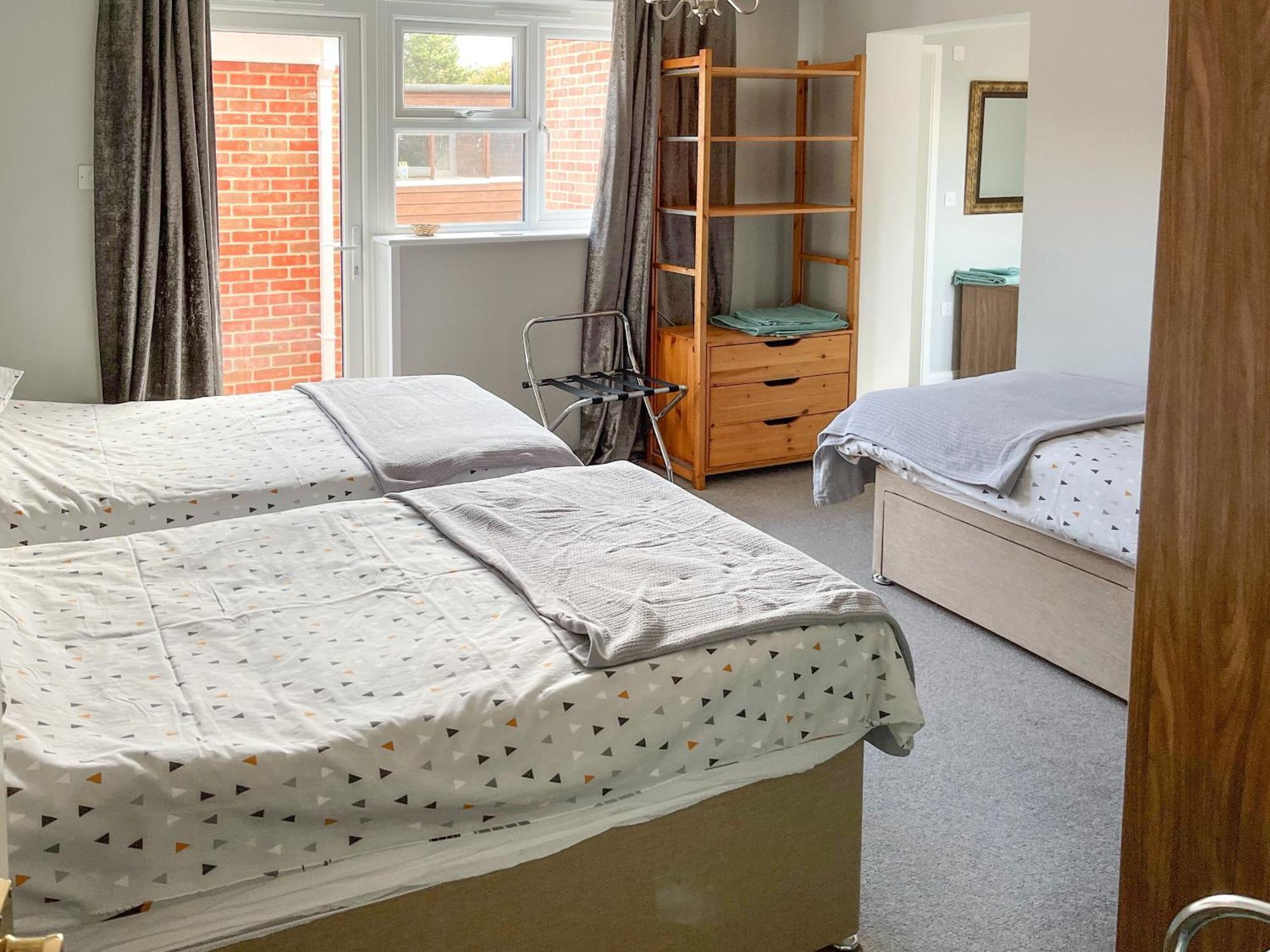 The Fairway Villa Westgate-on-Sea ภายนอก รูปภาพ